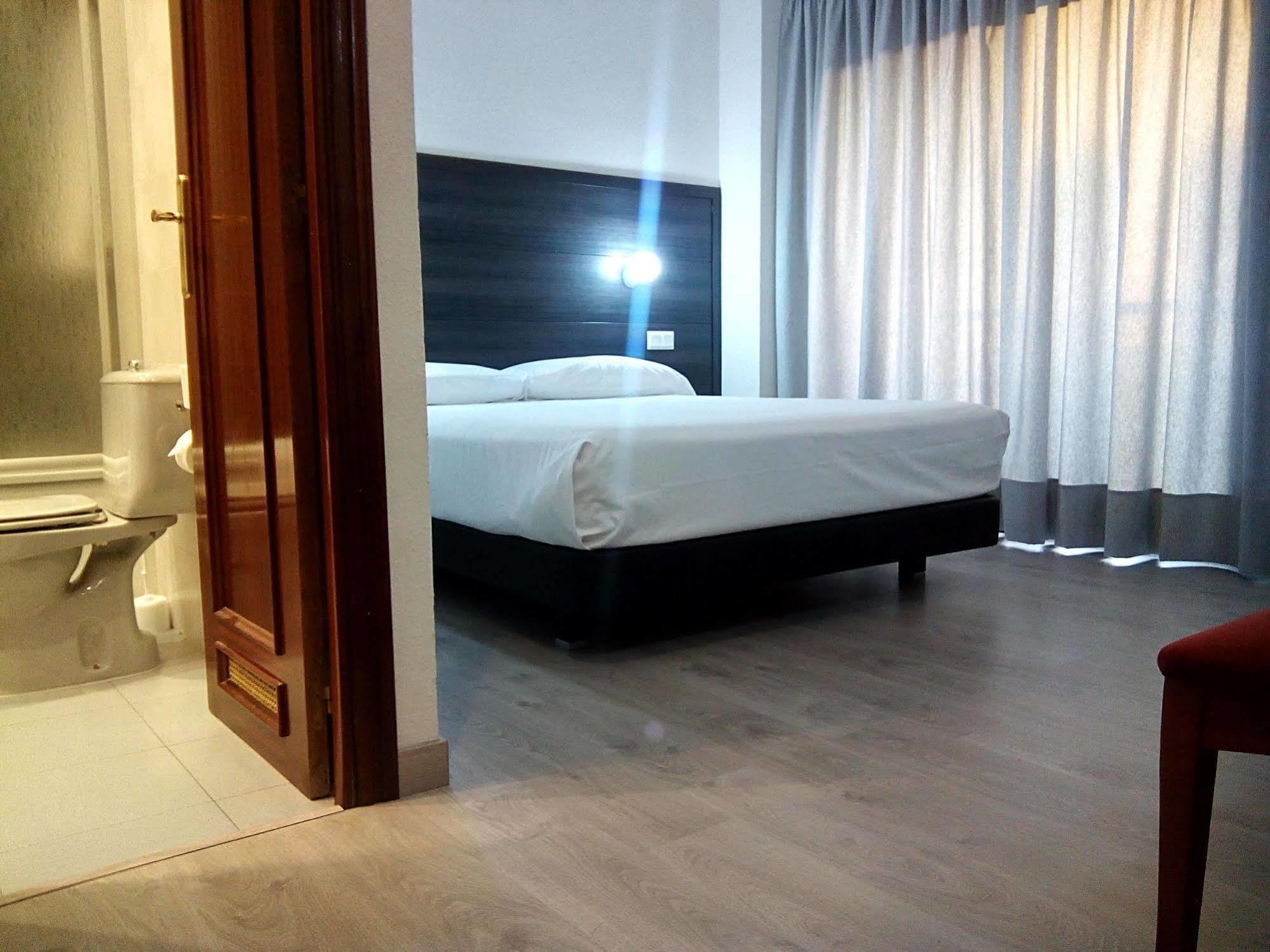 Hotel Delicias (Adults Only) Zaragoza Exterior photo
